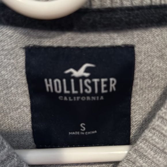 Hollister Gray sweatshirt. Men size S - Picture 2 of 3